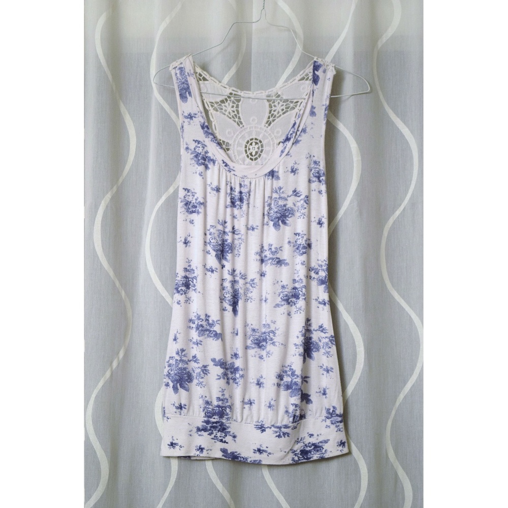 Blue & White Floral Tank w/Crochet Lace Detail | Size S